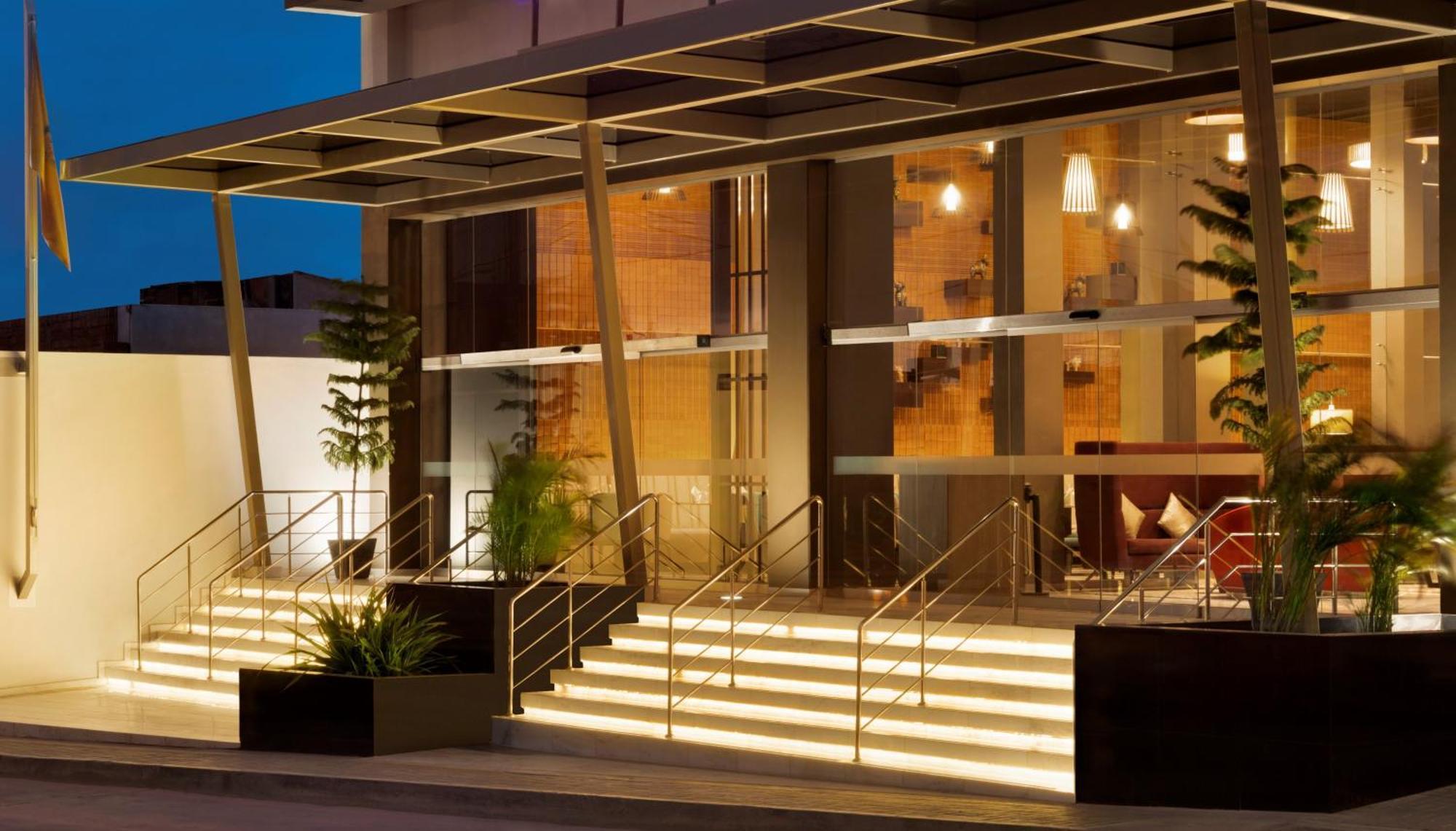 Bth Rebel Tacna Hotel Ngoại thất bức ảnh